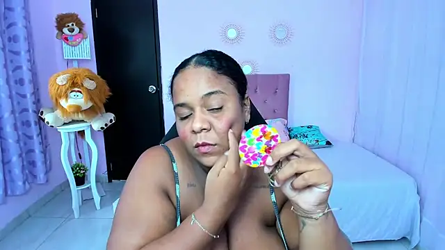Snapshot of bbw_charlote chatting on 03/21/26, 12:21 bbw charlote online show from 03/21/26, 12:21