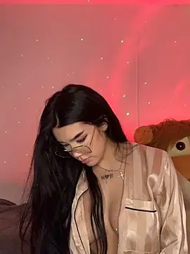 Snapshot of Ambar_R0SSE chatting on 01/13/25, 05:01 Ambar R0SSE online show from 01/13/25, 05:01