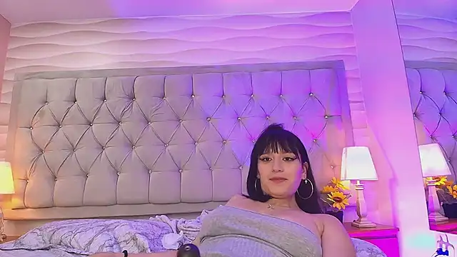 Snapshot of AlissonLopez_ chatting on 02/21/25, 10:17 AlissonLopez  online show from 02/21/25, 10:17
