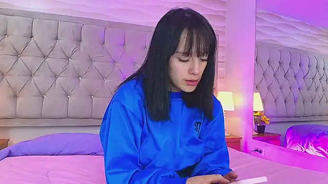Snapshot of AlissonLopez_ chatting on 03/14/25, 04:21 AlissonLopez  online show from 03/14/25, 04:21