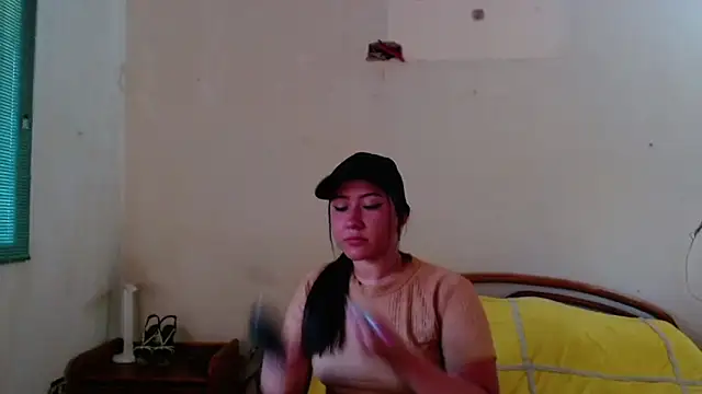 Snapshot of LuciaTomson chatting on 04/29/26, 10:16 LuciaTomson online show from 04/29/26, 10:16