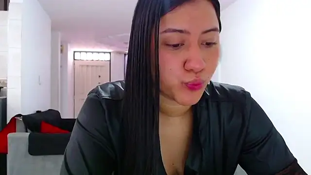 Snapshot of LuciaTomson chatting on 05/21/26, 04:03 LuciaTomson online show from 05/21/26, 04:03