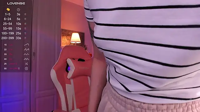 FreyaRaya online show from 12/18/24, 11:45