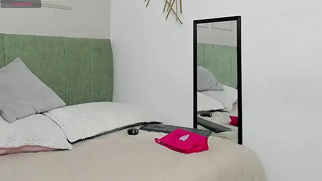 Sussanewolf online show from 10/26/25, 01:17