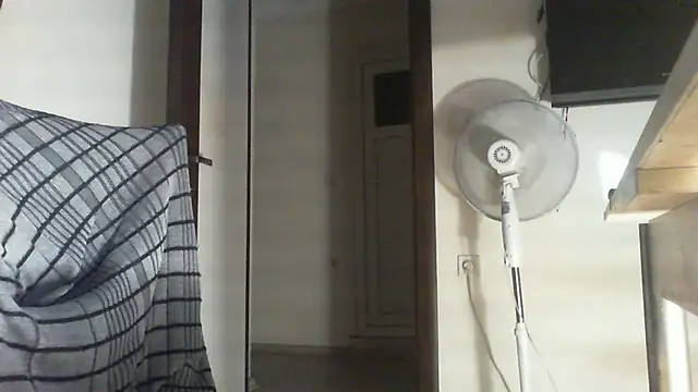 Snapshot of thekeys chatting on 05/12/26, 07:33 thekeys online show from 05/12/26, 07:33