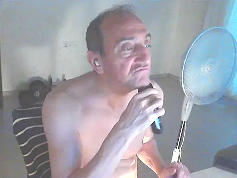 Snapshot of thekeys chatting on 06/13/26, 02:37 thekeys online show from 06/13/26, 02:37