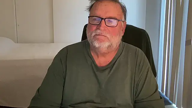 Snapshot of Drummajor chatting on 02/04/26, 04:57 Drummajor online show from 02/04/26, 04:57