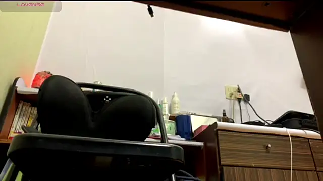 Snapshot of 1o4e04 chatting on 02/16/25, 04:10 1o4e04 online show from 02/16/25, 04:10