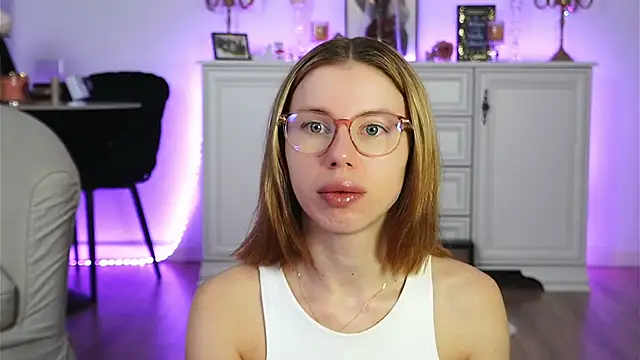 Snapshot of ivyleague_ chatting on 10/28/25, 05:22 ivyleague online show from 10/28/25, 05:22