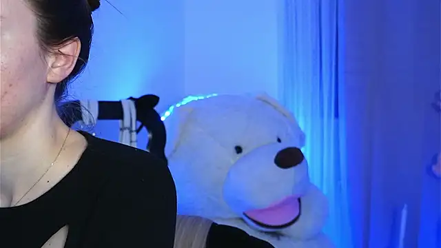 Snapshot of ivyleague_ chatting on 03/20/26, 06:02 ivyleague online show from 03/20/26, 06:02