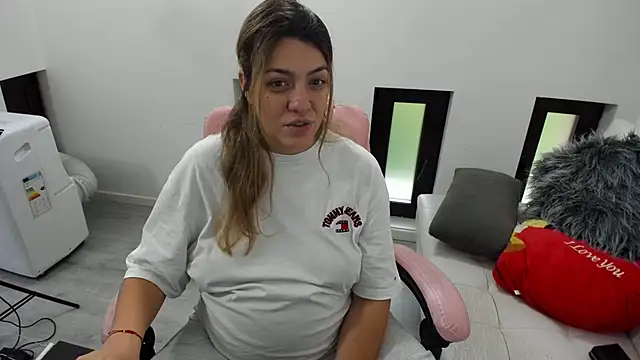 Dyana Kaylinn online show from 06/12/26, 05:06