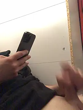 Snapshot of hotmrniceguy chatting on 01/26/25, 04:30 hotmrniceguy online show from 01/26/25, 04:30