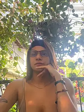 Snapshot of Susi_bell chatting on 03/12/25, 10:17 Susi bell online show from 03/12/25, 10:17