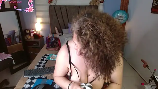 Nadia 84 online show from 06/09/26, 07:25