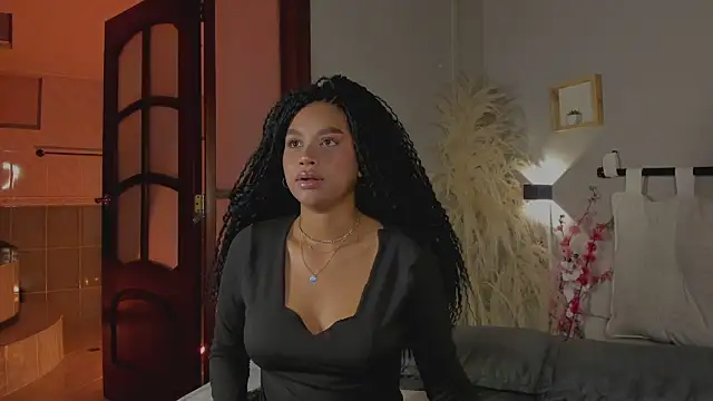 nayah   online show from 02/15/25, 07:50