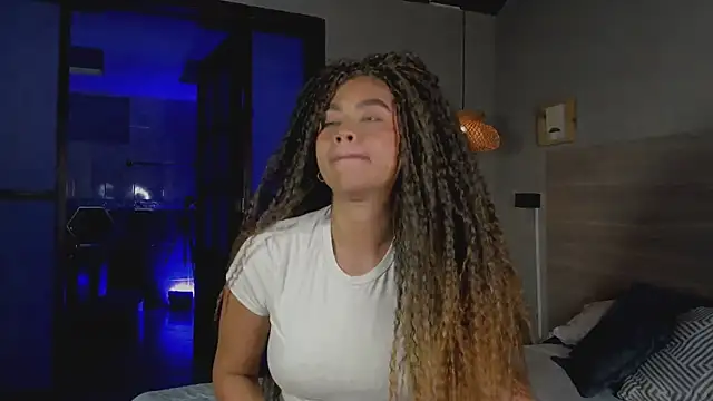 nayah   online show from 10/09/25, 07:45