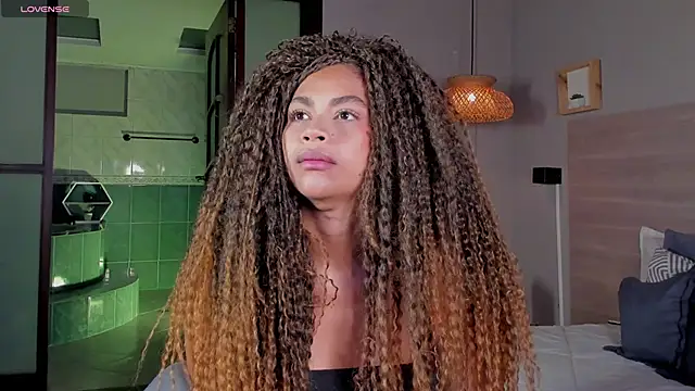 nayah   online show from 10/14/25, 07:58