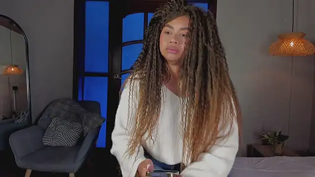 nayah   online show from 10/28/25, 07:38