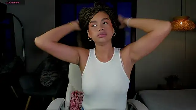 nayah   online show from 10/30/25, 07:58