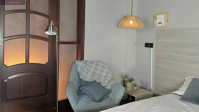 nayah   online show from 05/05/26, 07:55