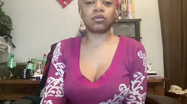 Snapshot of MommyConfident chatting on 03/19/25, 06:44 MommyConfident online show from 03/19/25, 06:44