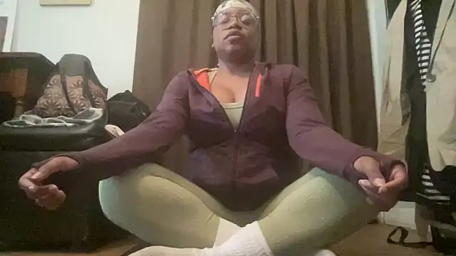 Snapshot of MommyConfident chatting on 04/20/26, 05:05 MommyConfident online show from 04/20/26, 05:05