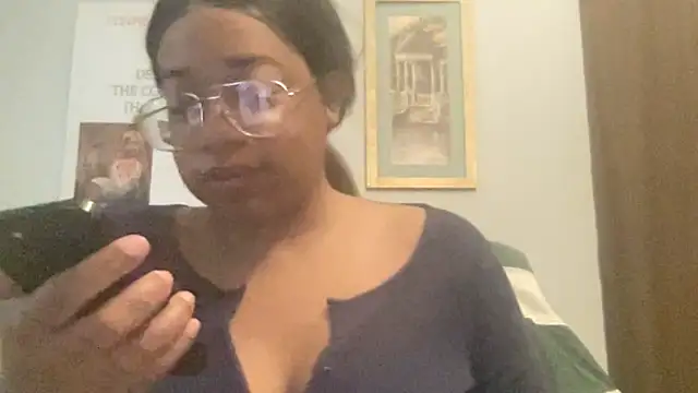 Snapshot of MommyConfident chatting on 05/24/26, 07:52 MommyConfident online show from 05/24/26, 07:52