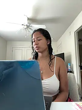 Snapshot of VanessaBling chatting on 06/26/26, 02:43 VanessaBling online show from 06/26/26, 02:43