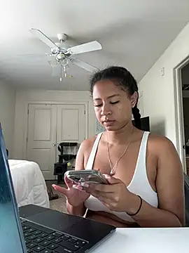 Snapshot of VanessaBling chatting on 06/27/26, 02:44 VanessaBling online show from 06/27/26, 02:44