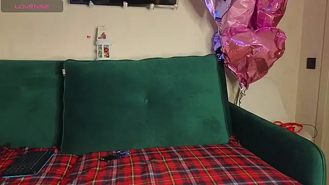 Snapshot of FoxLoveBasik chatting on 12/25/24, 05:58 FoxLoveBasik online show from 12/25/24, 05:58