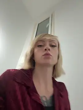 haileyhope  online show from 11/25/25, 07:36