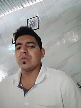 Snapshot of latino17 chatting on 03/12/26, 02:45 latino17 online show from 03/12/26, 02:45