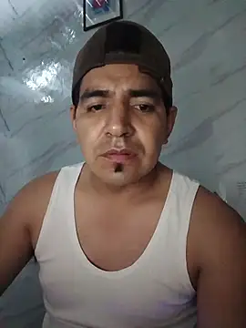 Snapshot of latino17 chatting on 03/17/26, 11:30 latino17 online show from 03/17/26, 11:30