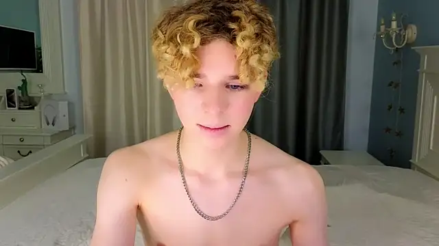 Snapshot of Kudi_Minnt chatting on 01/17/25, 07:38 Kudi Minnt online show from 01/17/25, 07:38