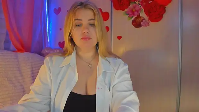 CoraSwon online show from 03/04/25, 09:00