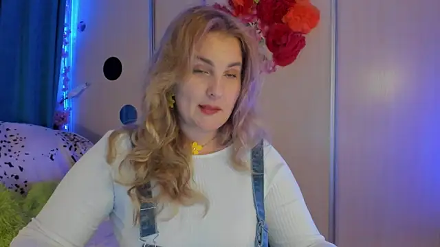 CoraSwon online show from 09/13/25, 07:35