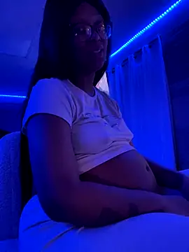 Snapshot of KLoveeee chatting on 10/05/25, 01:26 KLoveeee online show from 10/05/25, 01:26