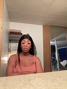 Snapshot of KLoveeee chatting on 10/27/25, 07:18 KLoveeee online show from 10/27/25, 07:18