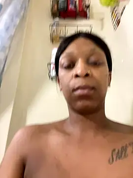 Snapshot of KLoveeee chatting on 11/18/25, 12:38 KLoveeee online show from 11/18/25, 12:38