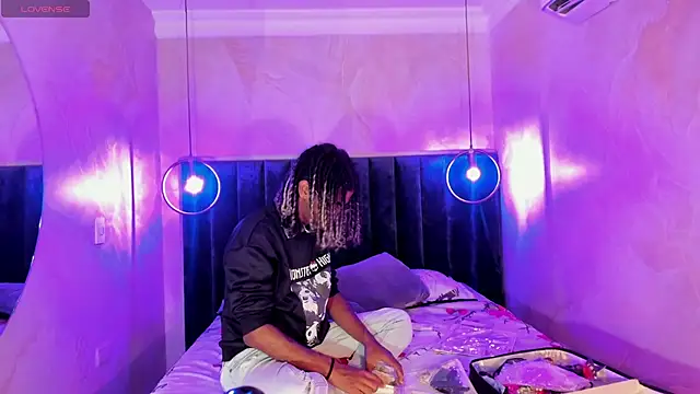 Maxim-Walker online show from 09/28/25, 02:39