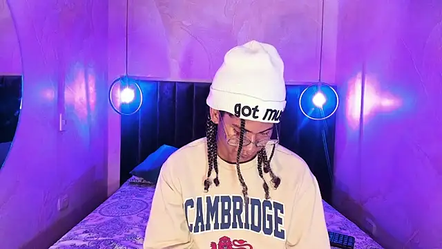 Maxim-Walker online show from 11/24/25, 03:06