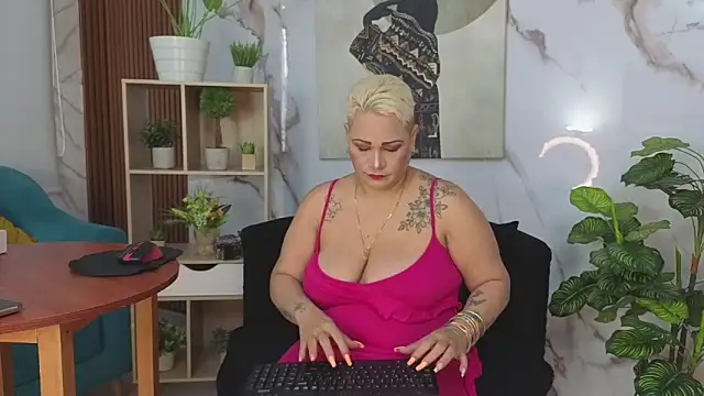 GianellaCox  online show from 10/29/25, 01:02