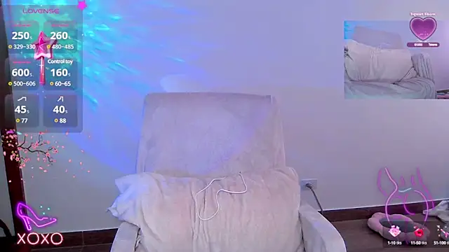 Snapshot of HollyDominic chatting on 12/29/24, 09:30 HollyDominic online show from 12/29/24, 09:30