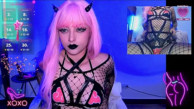 Snapshot of HollyDominic chatting on 02/05/25, 05:20 HollyDominic online show from 02/05/25, 05:20