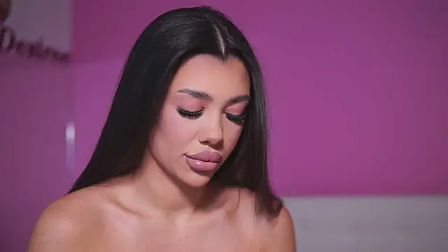 Snapshot of NatyDesiree chatting on 03/03/25, 05:09 NatyDesiree online show from 03/03/25, 05:09