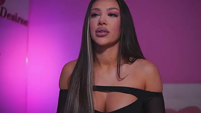 Snapshot of NatyDesiree chatting on 03/18/25, 05:09 NatyDesiree online show from 03/18/25, 05:09