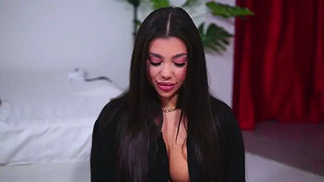 Snapshot of NatyDesiree chatting on 10/05/25, 09:18 NatyDesiree online show from 10/05/25, 09:18