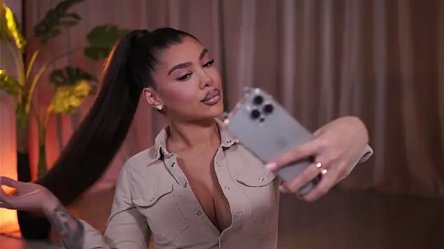 NatyDesiree online show from 05/12/26, 07:11