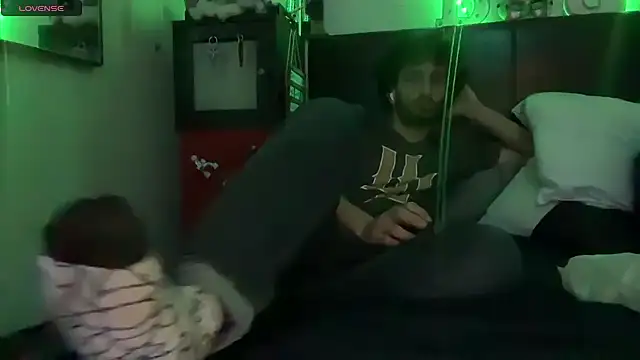 Snapshot of pantslesstraveler_plt chatting on 11/20/25, 08:58 pantslesstraveler plt online show from 11/20/25, 08:58