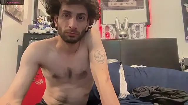 Snapshot of pantslesstraveler_plt chatting on 11/22/25, 01:59 pantslesstraveler plt online show from 11/22/25, 01:59